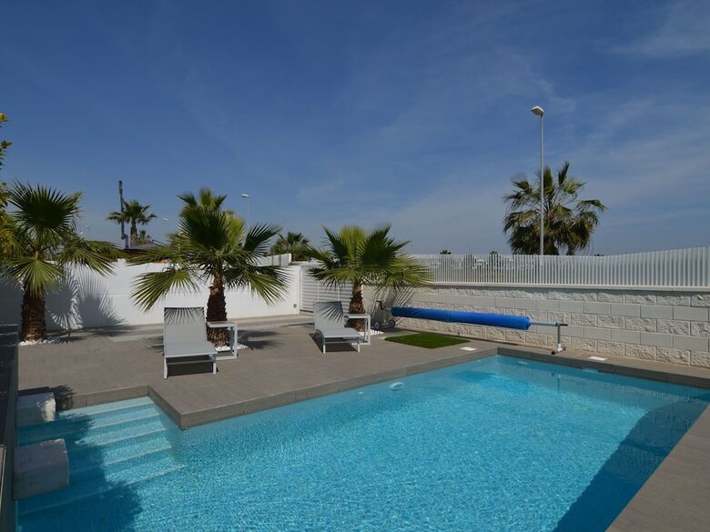 Lovely Villa In Ciudad Quesada With Private Pool