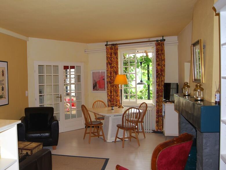 Charming Holiday Home In �tables With Swimming Pool