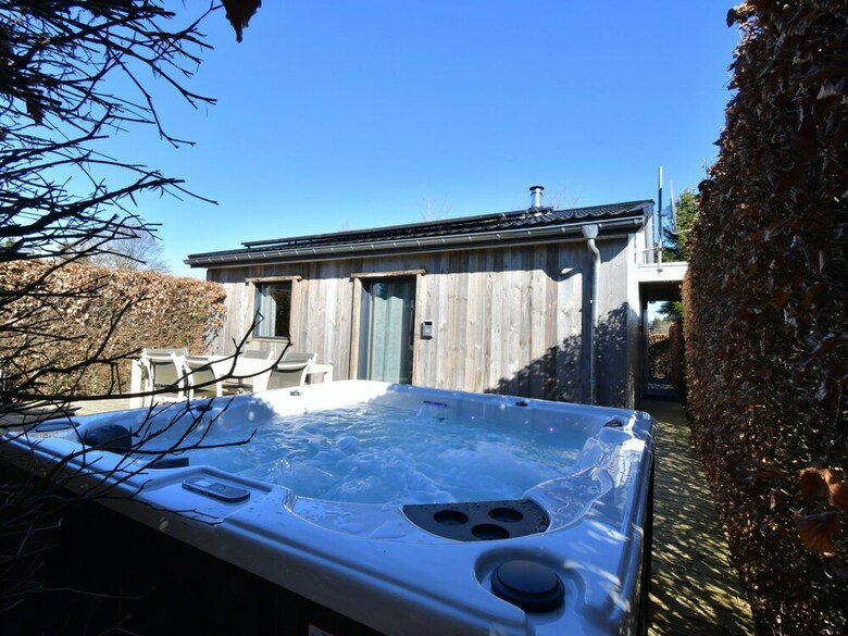 Luxurious Bungalow In Bullange With Jacuzzi