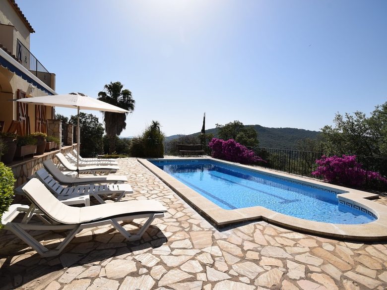 Deluxe Villa In Calonge With Private Pool