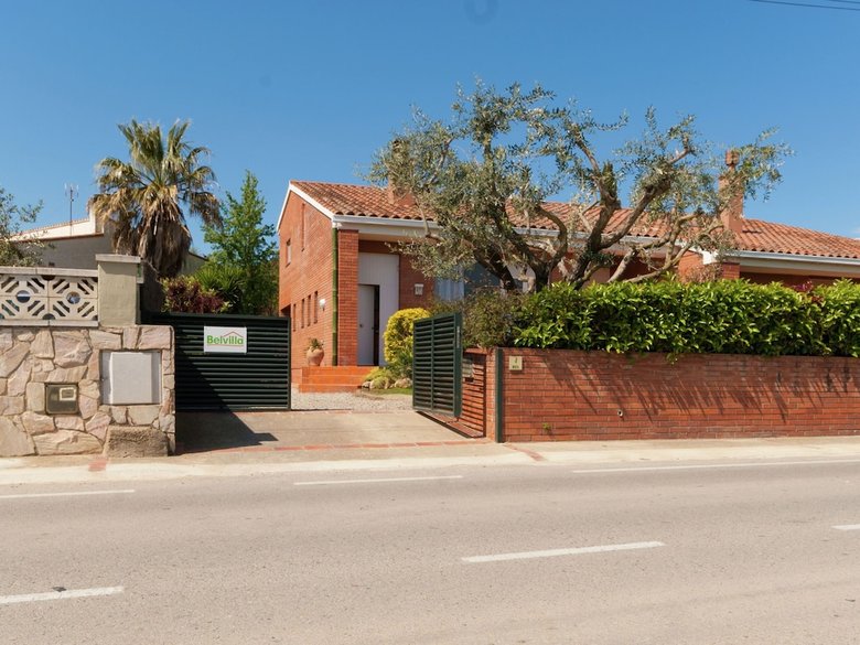 Beautiful Holiday Home With Swimming Pool In Costa Brava