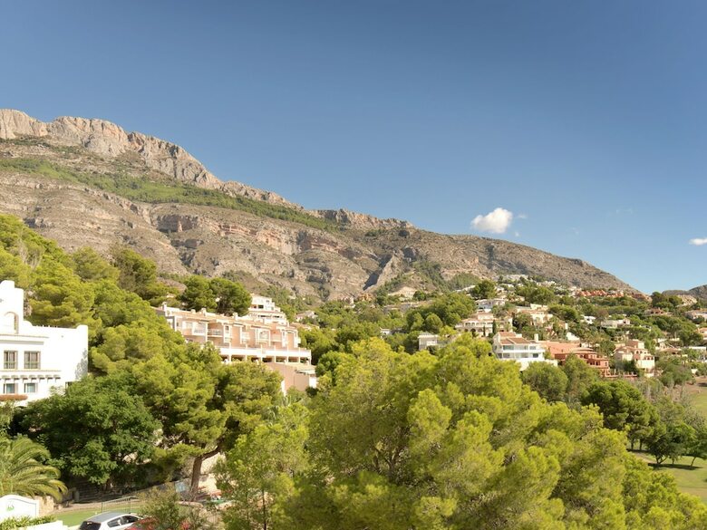 Fantastic Apartment On The Golf Course, Large Terrace And Communal Swimming Pool