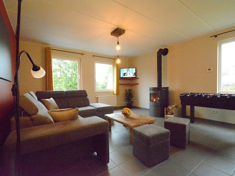 Elegant Child-friendly Villa In Berismenil Near Forest