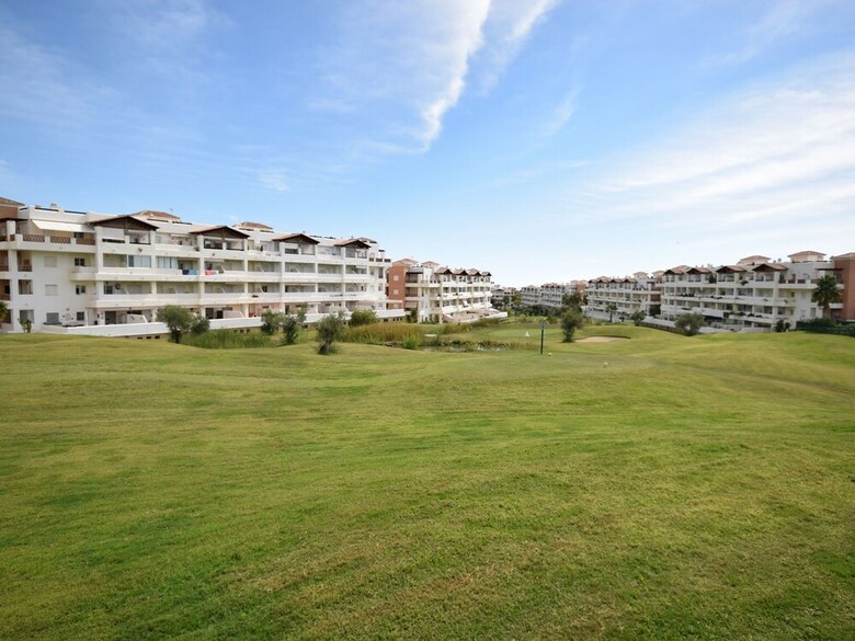 Comfortable Apartment On The Golf Course, Near The Beach And Activities
