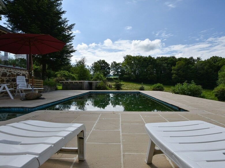 Alluring Holiday Home With Pool, Barbecue, Sun-loungers