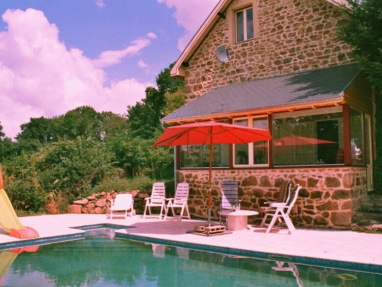 Alluring Holiday Home With Pool, Barbecue, Sun-loungers
