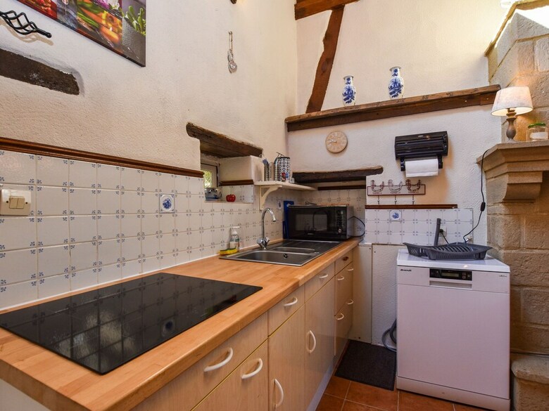 Alluring Holiday Home With Pool, Barbecue, Sun-loungers