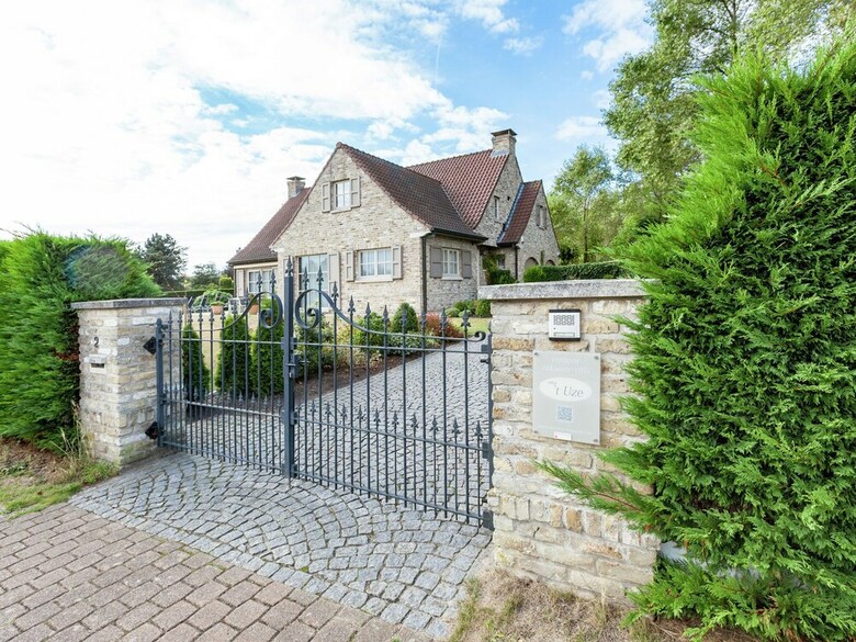 Luxurious Villa In de Panne With Garden