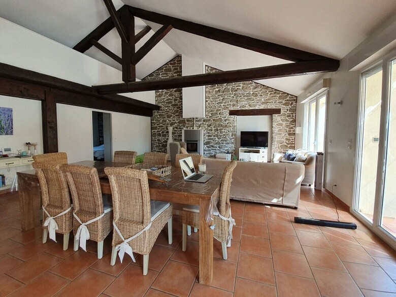 Spacious Villa With Private Swimming Pool In Marseillette
