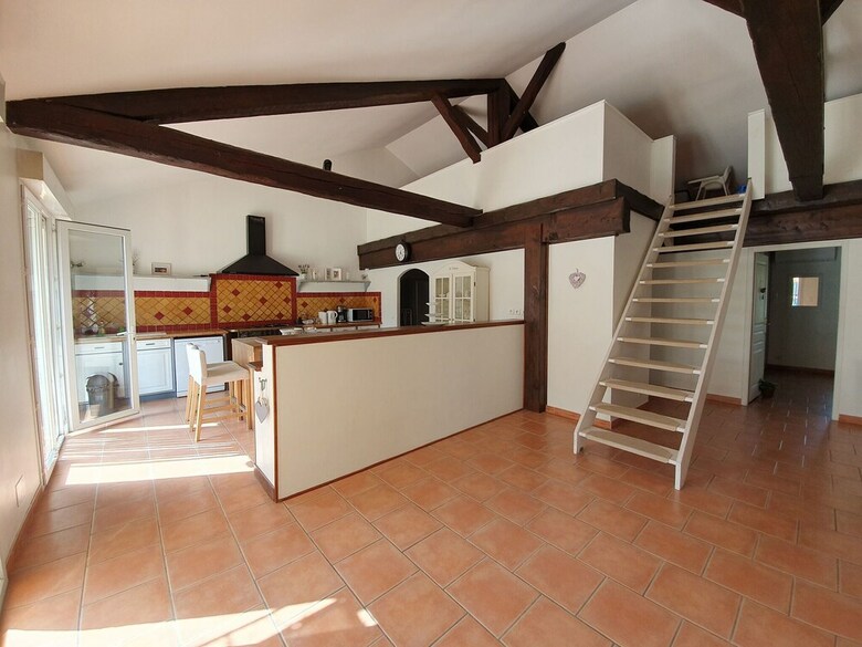 Spacious Villa With Private Swimming Pool In Marseillette