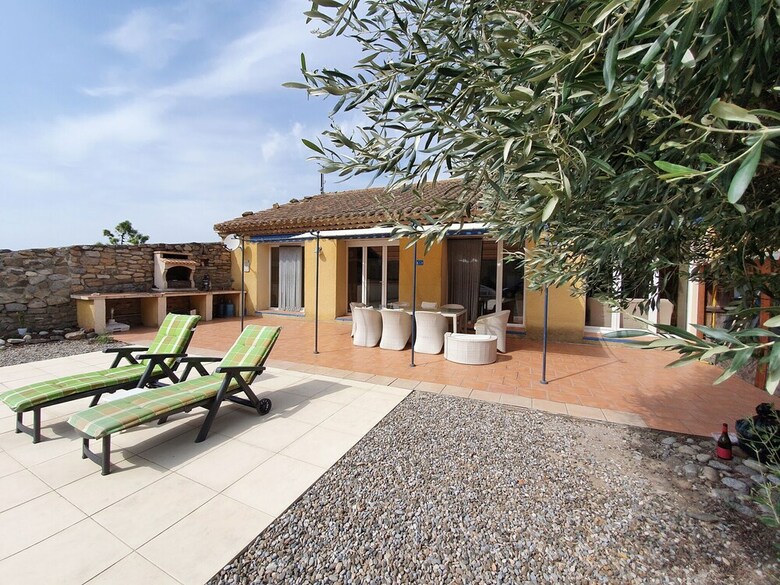 Spacious Villa With Private Swimming Pool In Marseillette