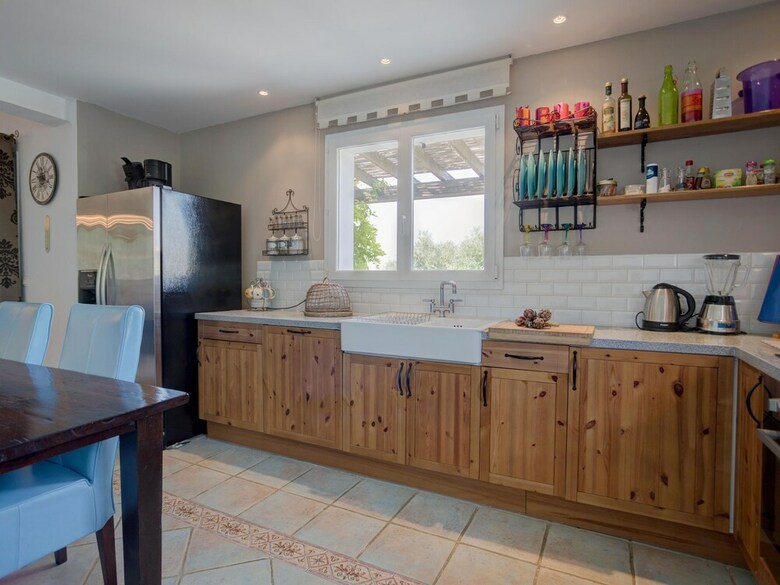 Spacious Villa With Private Swimming Pool And Jacuzzi