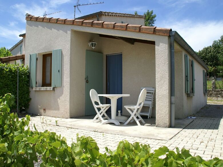 Cosy Holiday Home In Lablach�re With Swimming Pool