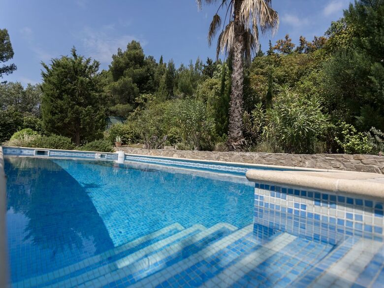 Luring Villa In Beaufort With Swimming Pool
