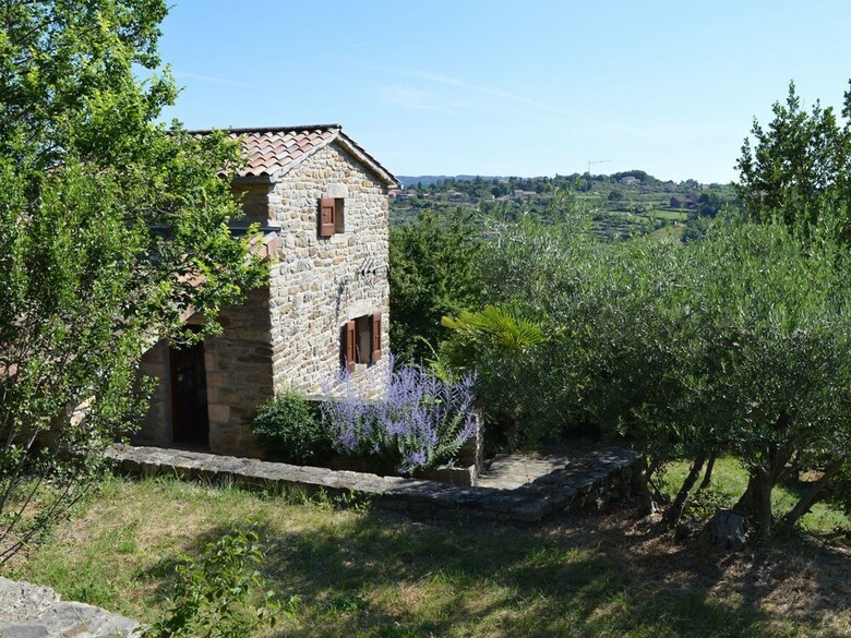 Wonderful Holiday Home With Magnificent Views And Shared Swimming Pool
