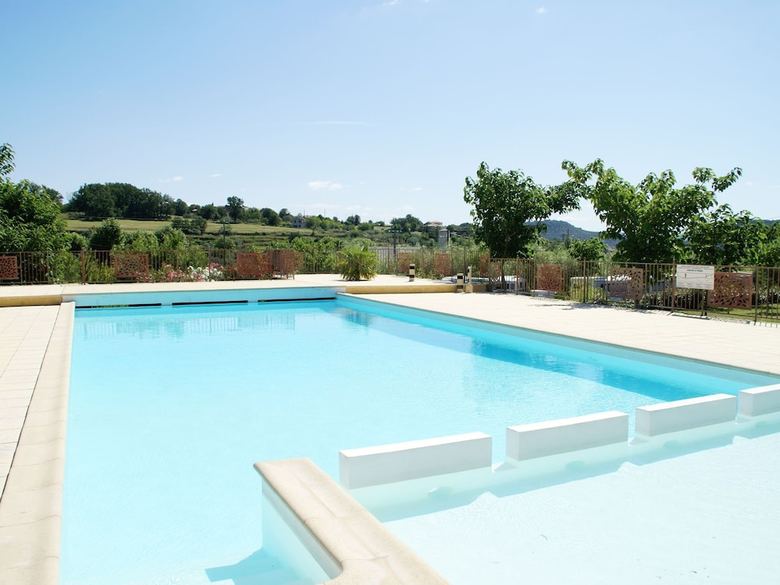 Wonderful Holiday Home With Magnificent Views And Shared Swimming Pool