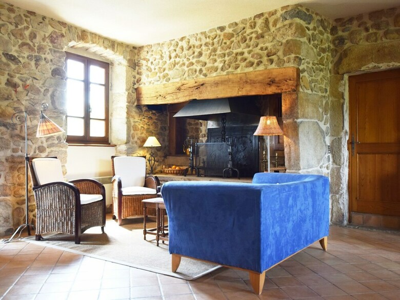 Fascinating Villa In Largenti�re With Garden