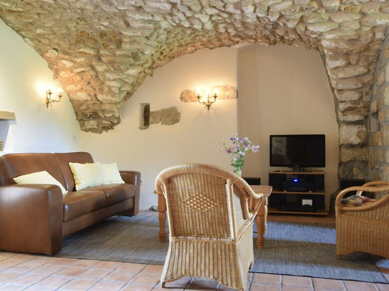 Fascinating Villa In Largenti�re With Garden