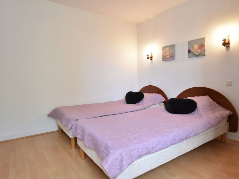 Modern Holiday Home In Besse With Private Pool
