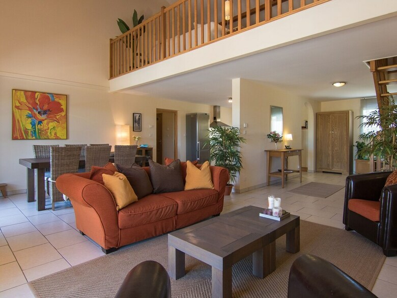 Luxury Villa With Heated Pool Overlooking A Challenging 18-hole Golf Course