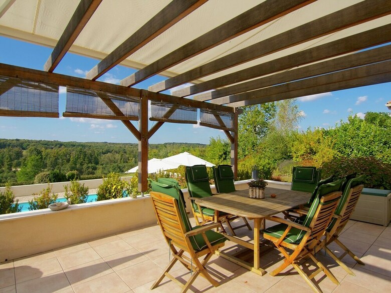 Luxury Villa With Heated Pool Overlooking A Challenging 18-hole Golf Course
