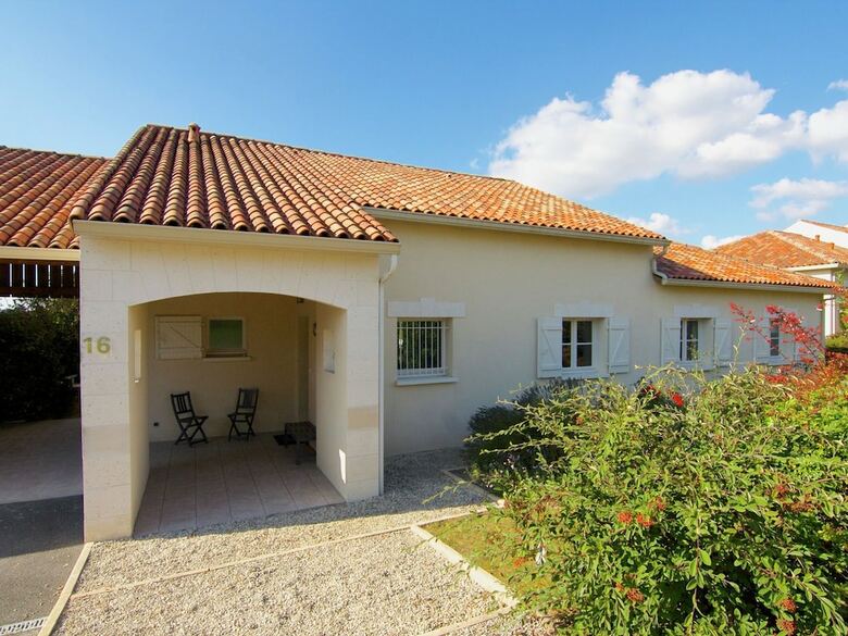 Luxury Villa With Heated Pool Overlooking A Challenging 18-hole Golf Course