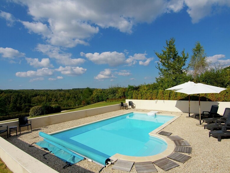 Luxury Villa With Heated Pool Overlooking A Challenging 18-hole Golf Course