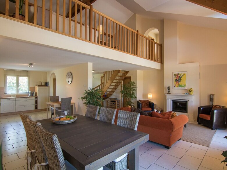 Luxury Villa With Heated Pool Overlooking A Challenging 18-hole Golf Course