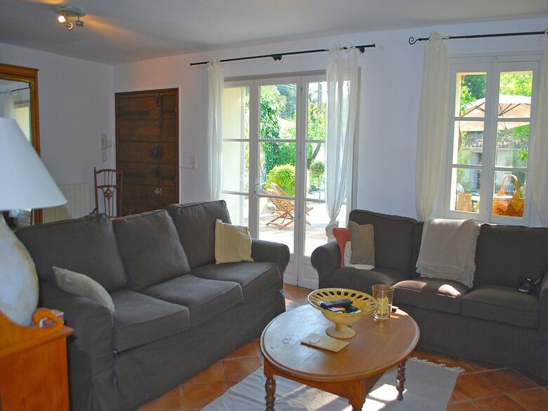 Serene Holiday Home In Carpentras With Private Swimming Pool