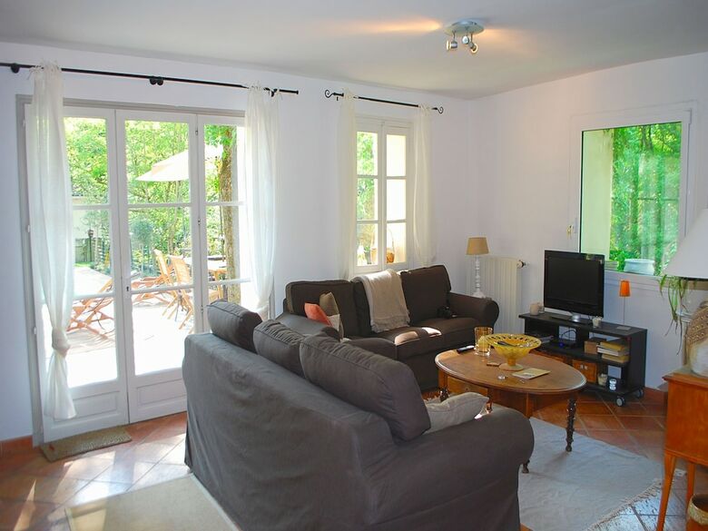 Serene Holiday Home In Carpentras With Private Swimming Pool