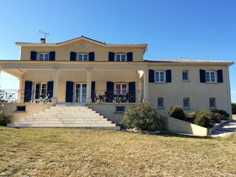Cozy Holiday Home In Montaigu-de-quercy With Swimming Pool