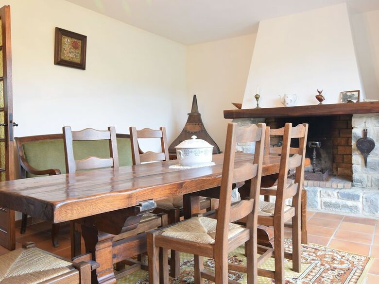 Cozy Holiday Home In Montclus With River Near