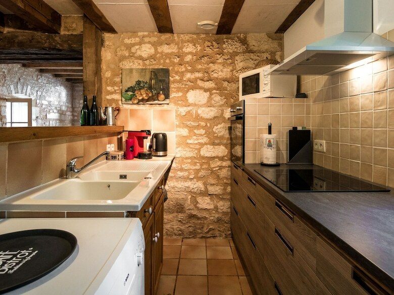 Heritage Holiday Home In Mayac With Pool