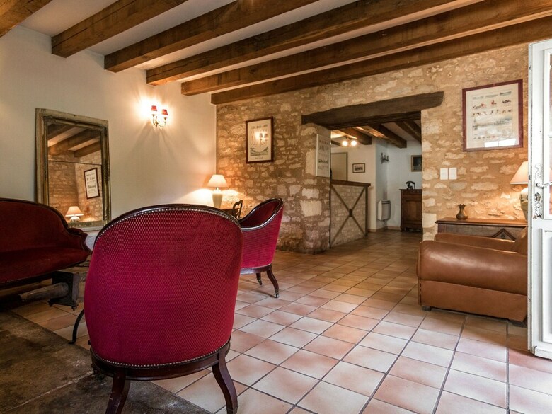 Heritage Holiday Home In Mayac With Pool