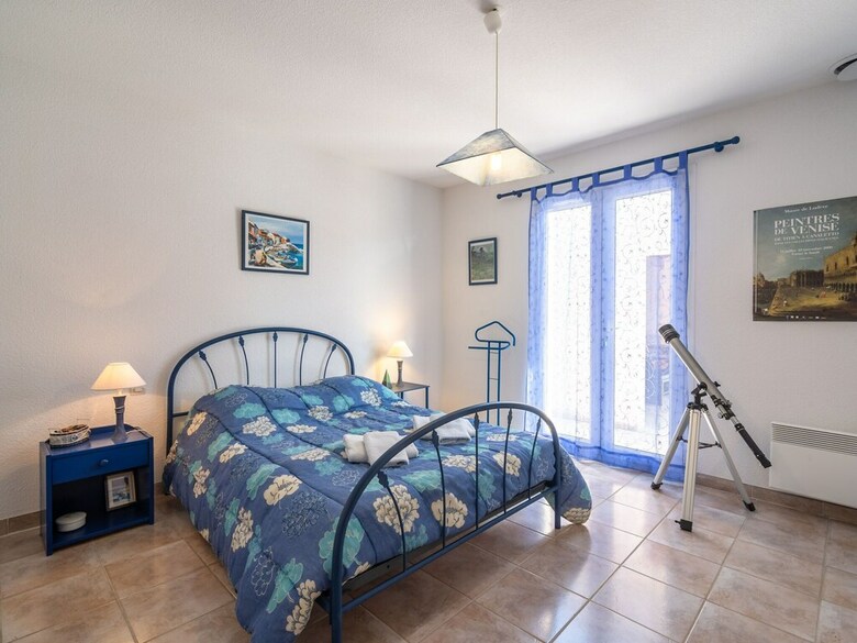 Spacious Villa In Roquebrun With Swimming Pool