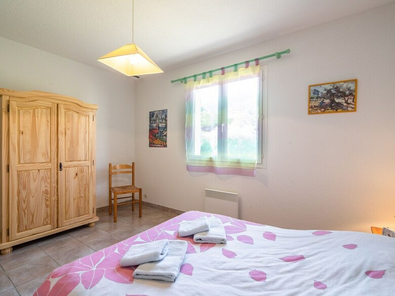 Spacious Villa In Roquebrun With Swimming Pool