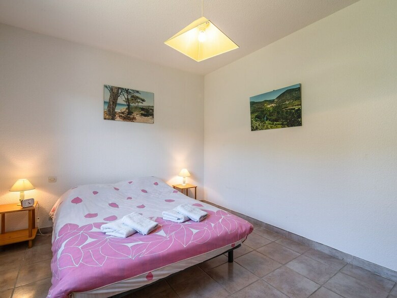 Spacious Villa In Roquebrun With Swimming Pool