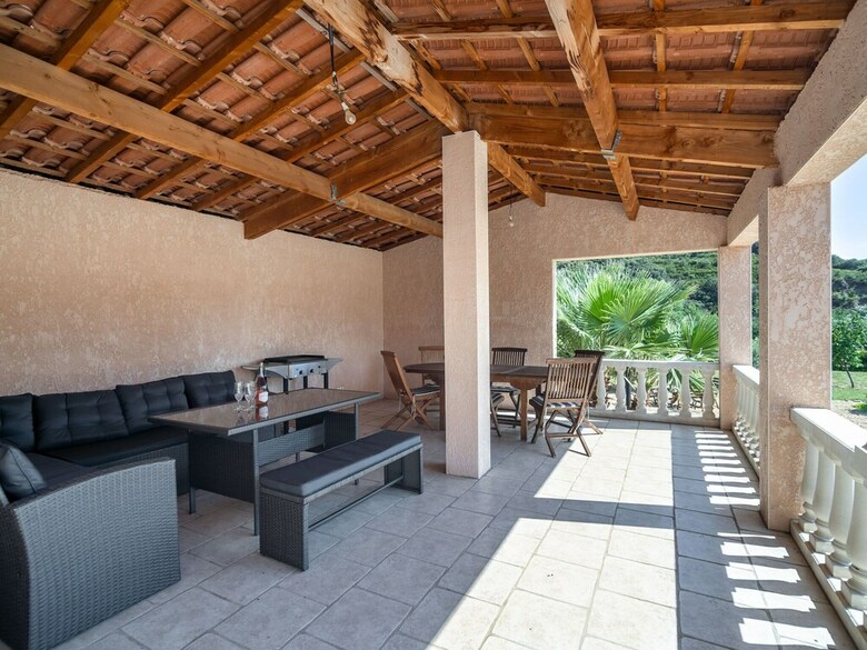 Spacious Villa In Roquebrun With Swimming Pool