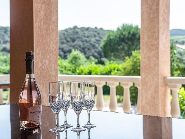 Spacious Villa In Roquebrun With Swimming Pool