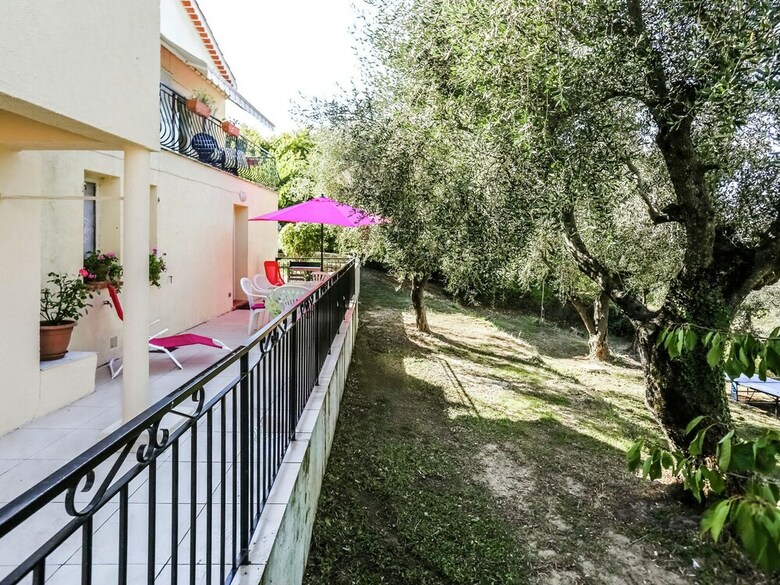 Snug Holiday Home In Berre-les-alpes With Terrace