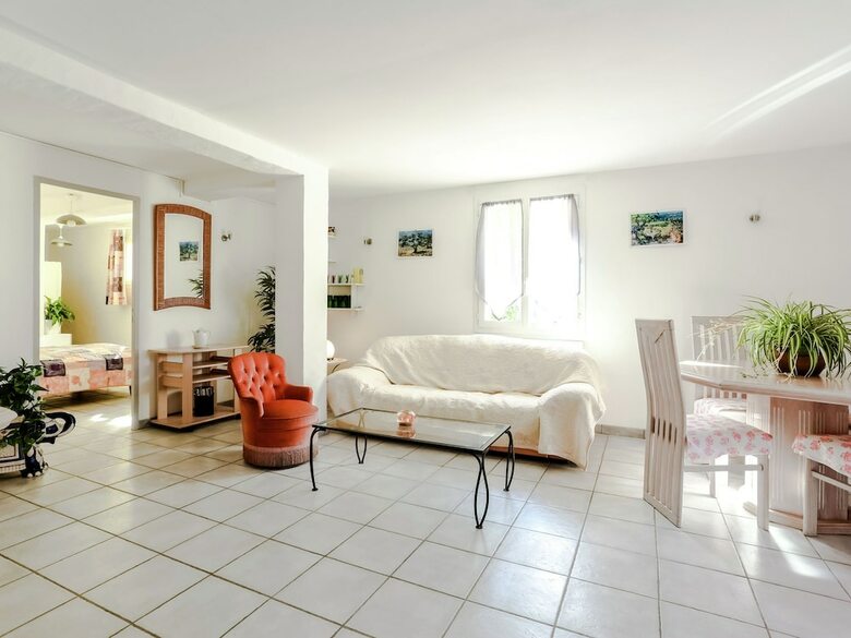Snug Holiday Home In Berre-les-alpes With Terrace