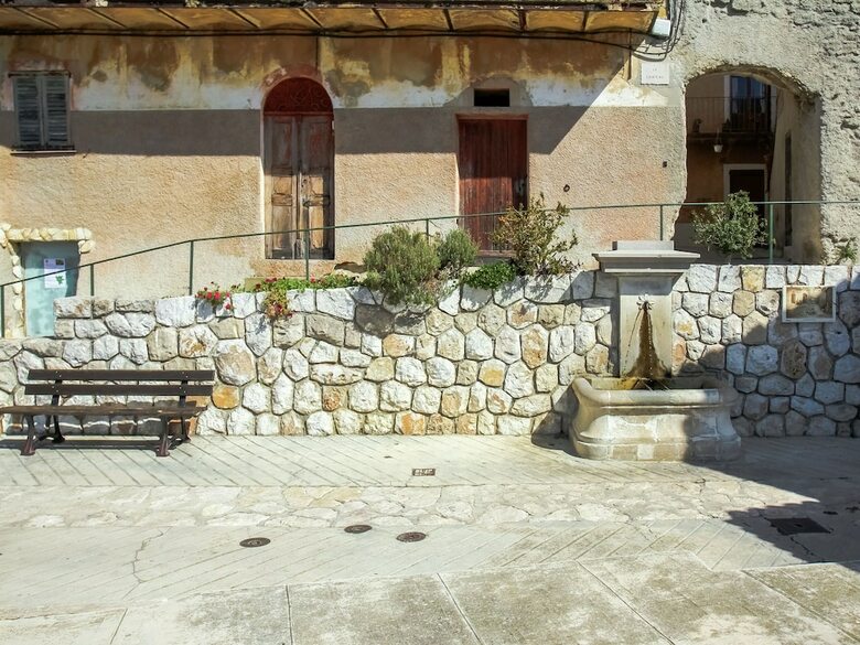 Snug Holiday Home In Berre-les-alpes With Terrace
