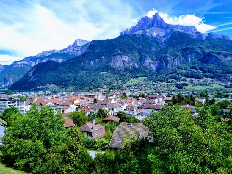 Spacious Apartment In Sallanches Near Ski Area