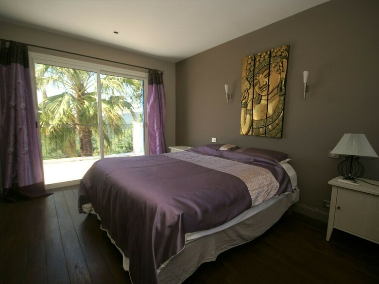 Lavish Villa In Saint-paul-en-for�t With Sauna & Jacuzzi