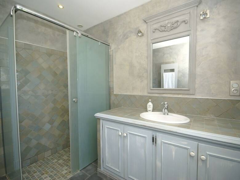 Lavish Villa In Saint-paul-en-for�t With Sauna & Jacuzzi
