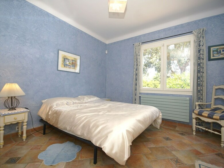Lavish Villa In Saint-paul-en-for�t With Sauna & Jacuzzi