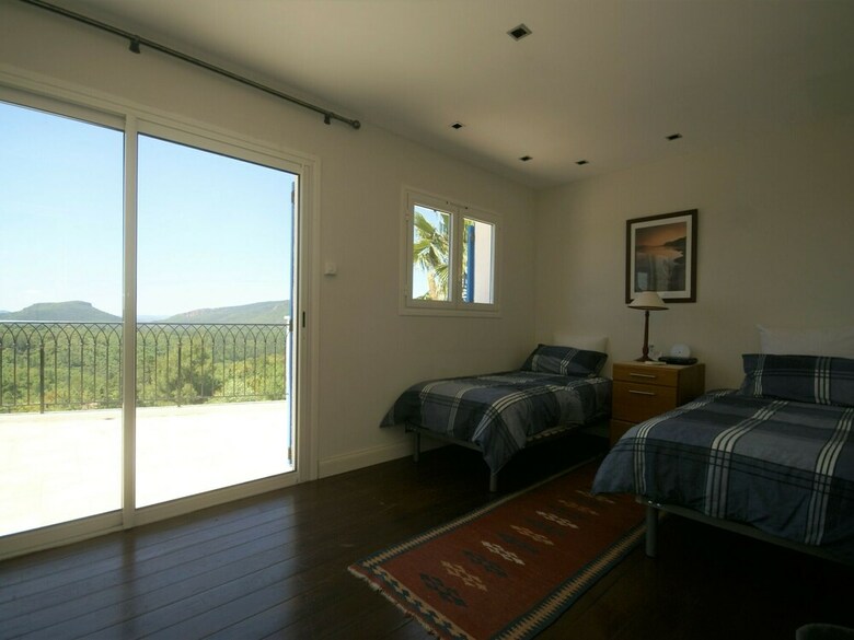 Lavish Villa In Saint-paul-en-for�t With Sauna & Jacuzzi