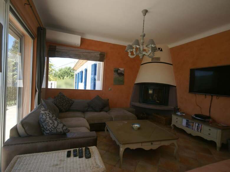 Lavish Villa In Saint-paul-en-for�t With Sauna & Jacuzzi