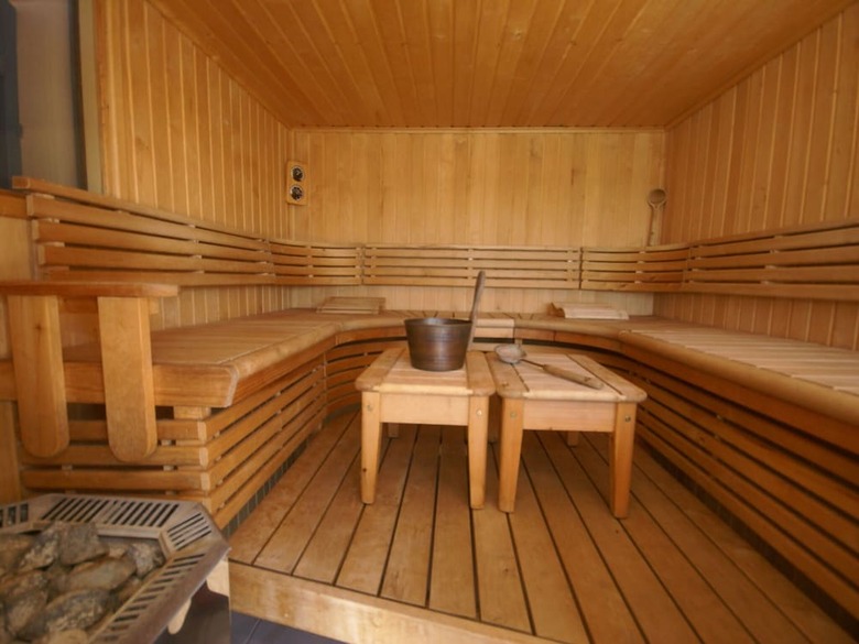 Lavish Villa In Saint-paul-en-for�t With Sauna & Jacuzzi