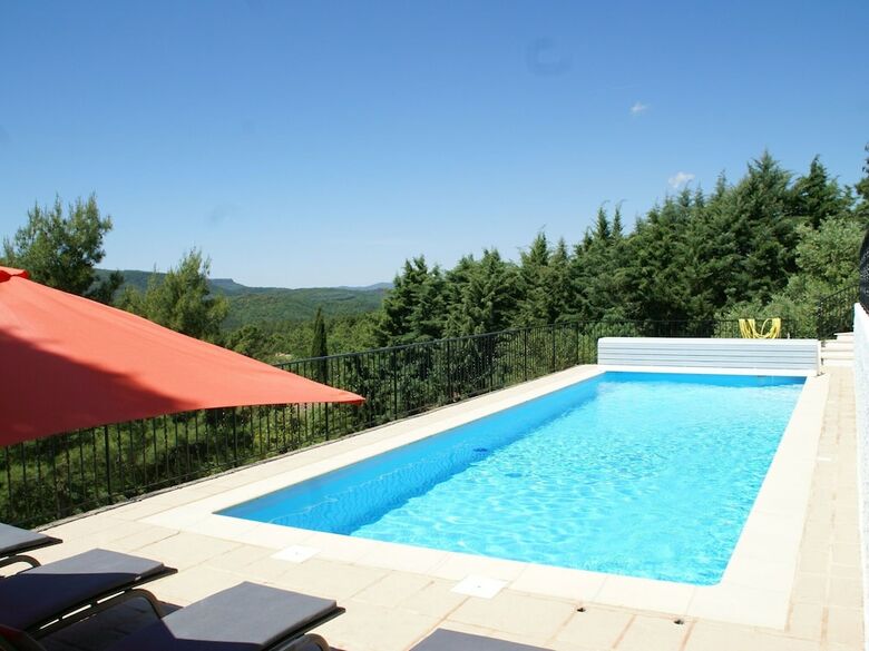 Lavish Villa In Saint-paul-en-for�t With Sauna & Jacuzzi